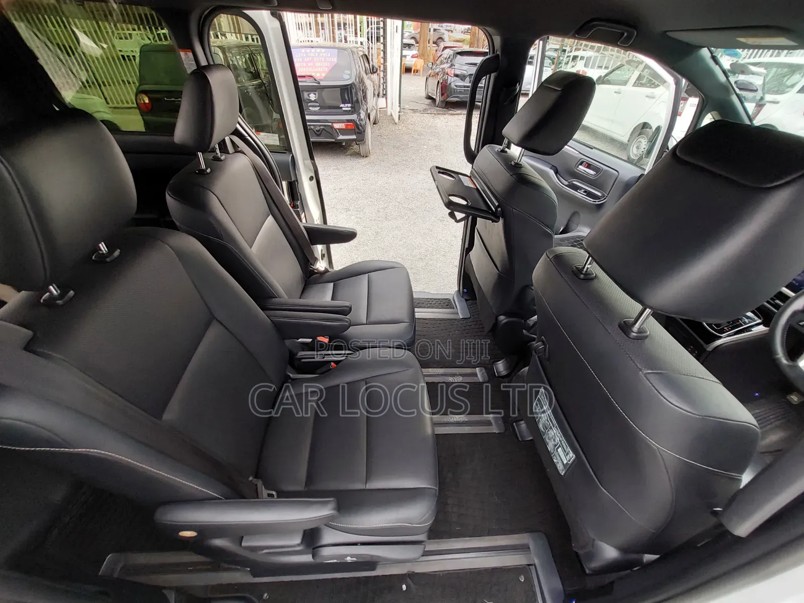Toyota Esquire 2018 Pearl