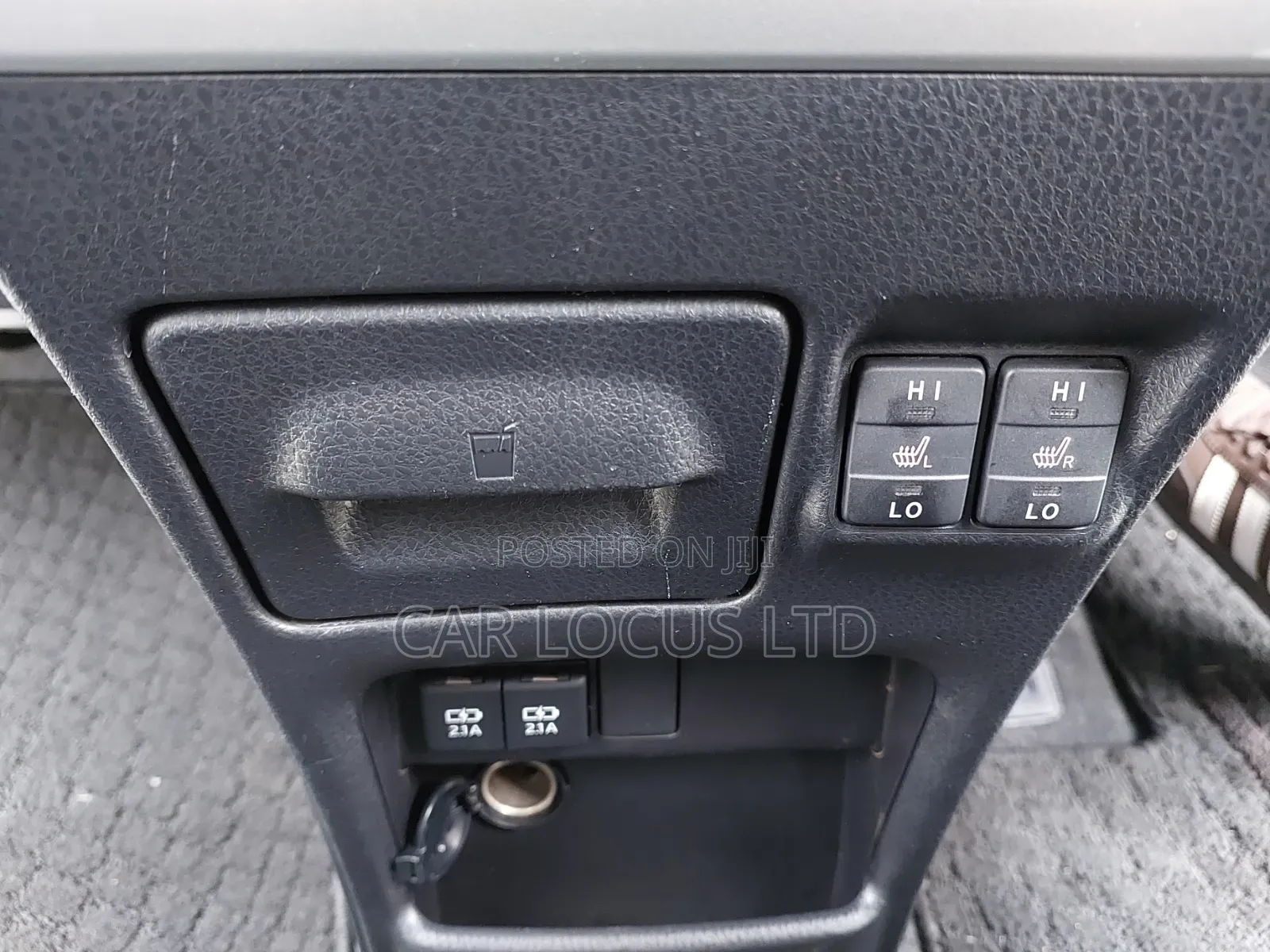 Toyota Esquire 2018 Pearl