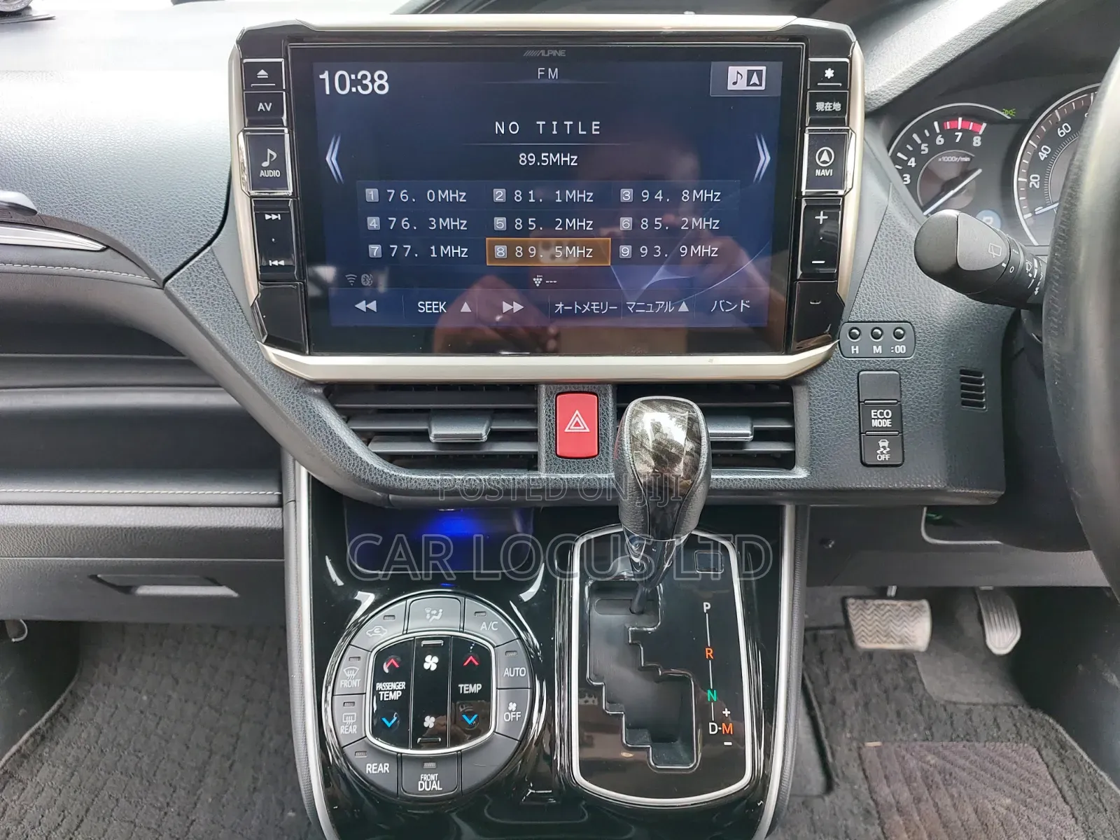 Toyota Esquire 2018 Pearl