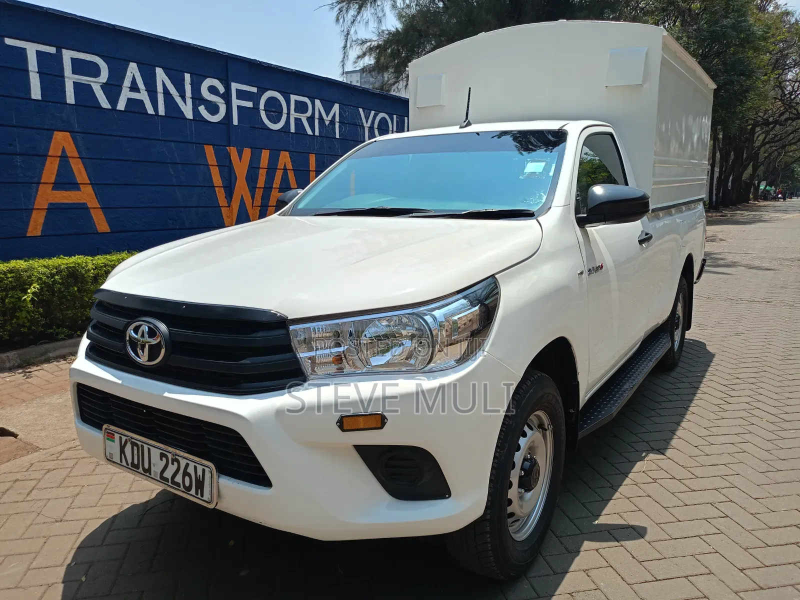 Toyota Hilux 2025 White