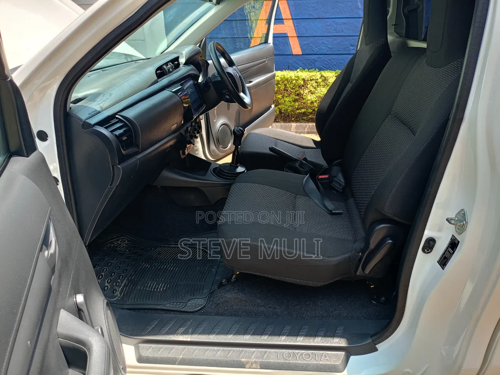 Toyota Hilux 2025 White