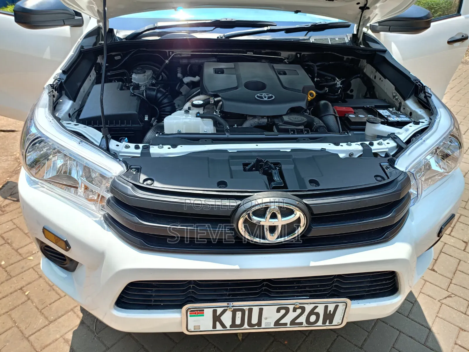 Toyota Hilux 2025 White