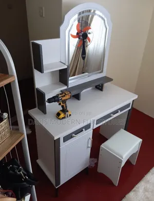 Table With Stools Mirror