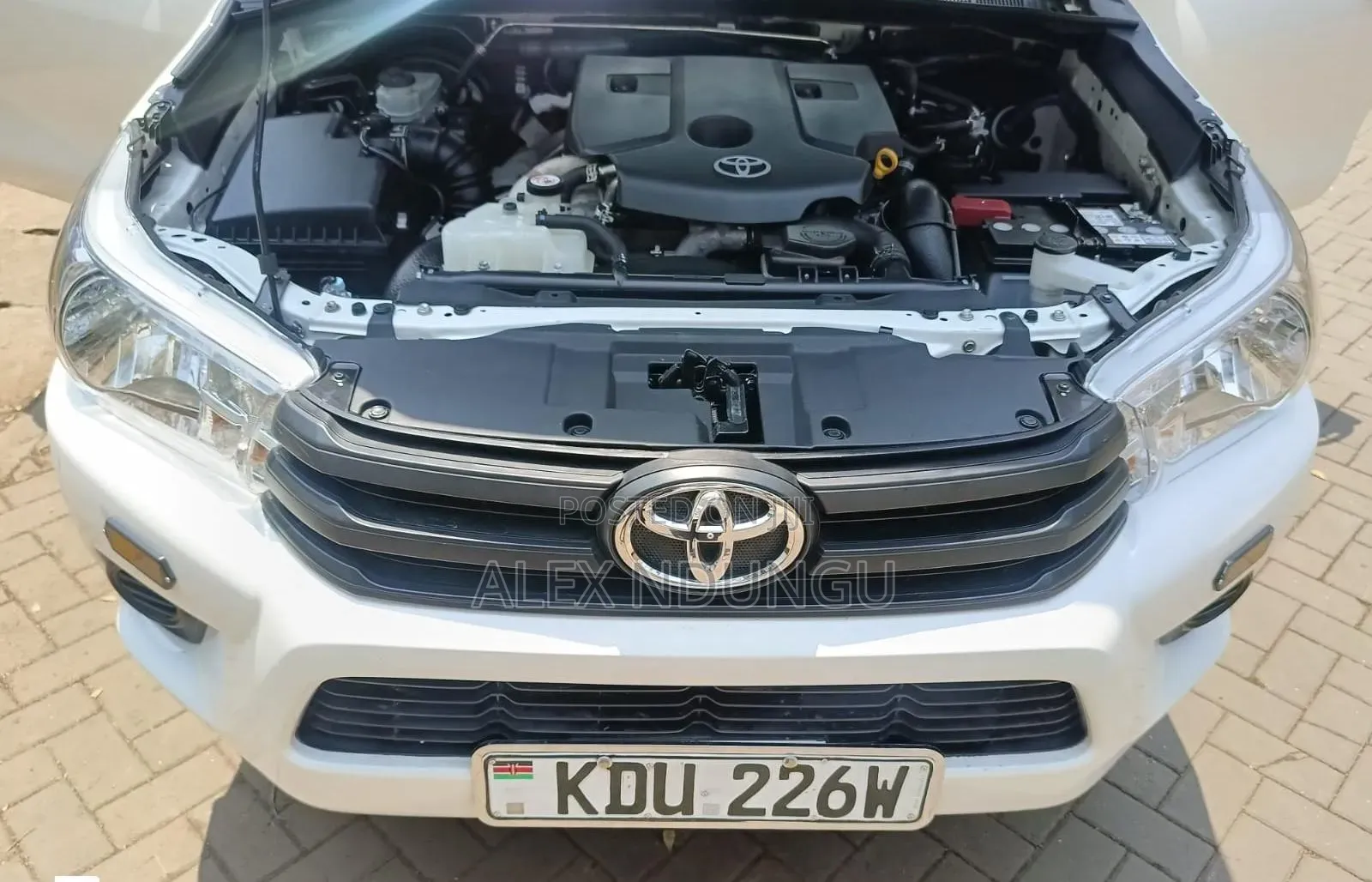 Toyota Hilux 2024 White