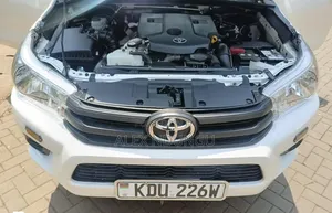Toyota Hilux 2024 White