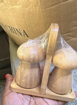 2 in 1 Moisture Proof Wooden Salt Shaker