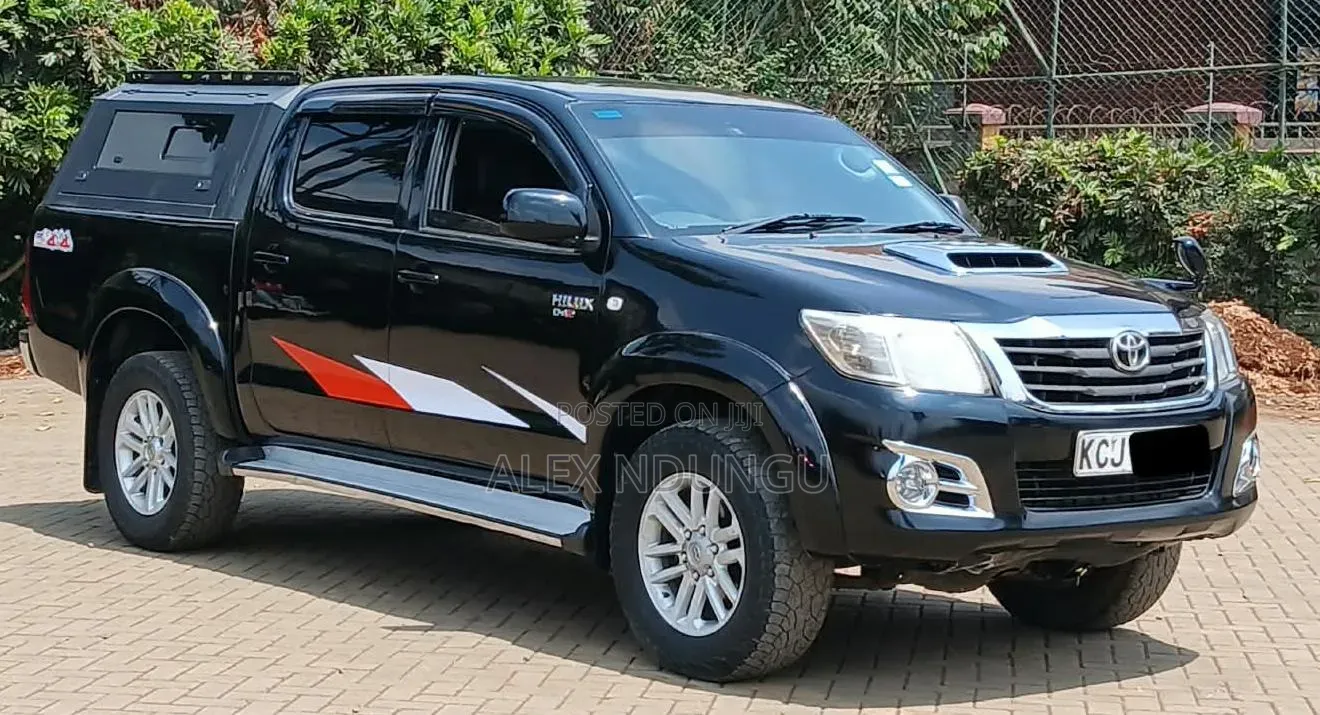 Toyota Hilux 2012 Black