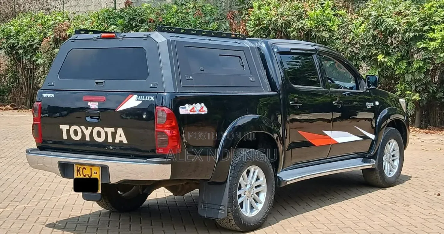 Toyota Hilux 2012 Black