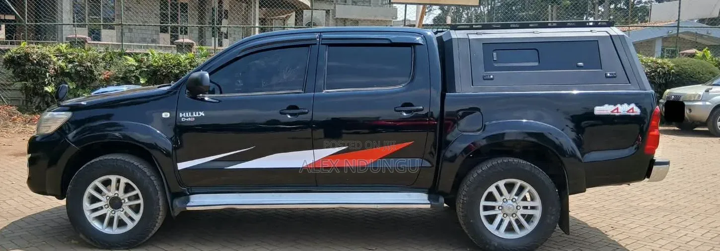 Toyota Hilux 2012 Black