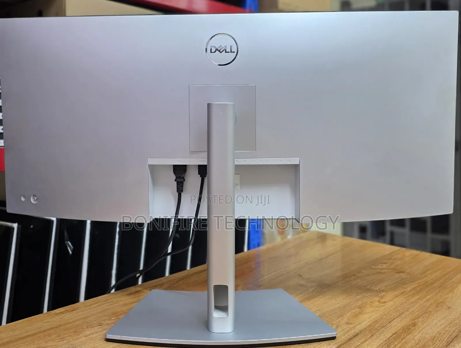 Dell 38 Inch Curved Monitor 
Model:U3821DW
Resolution:3840*1600