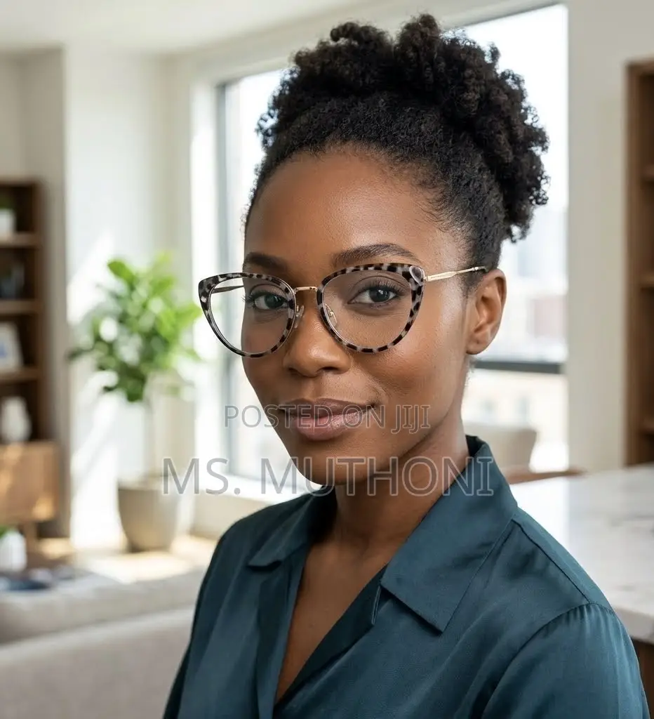 Elegant Cat-Eye Photochromic Framed Sunglasses