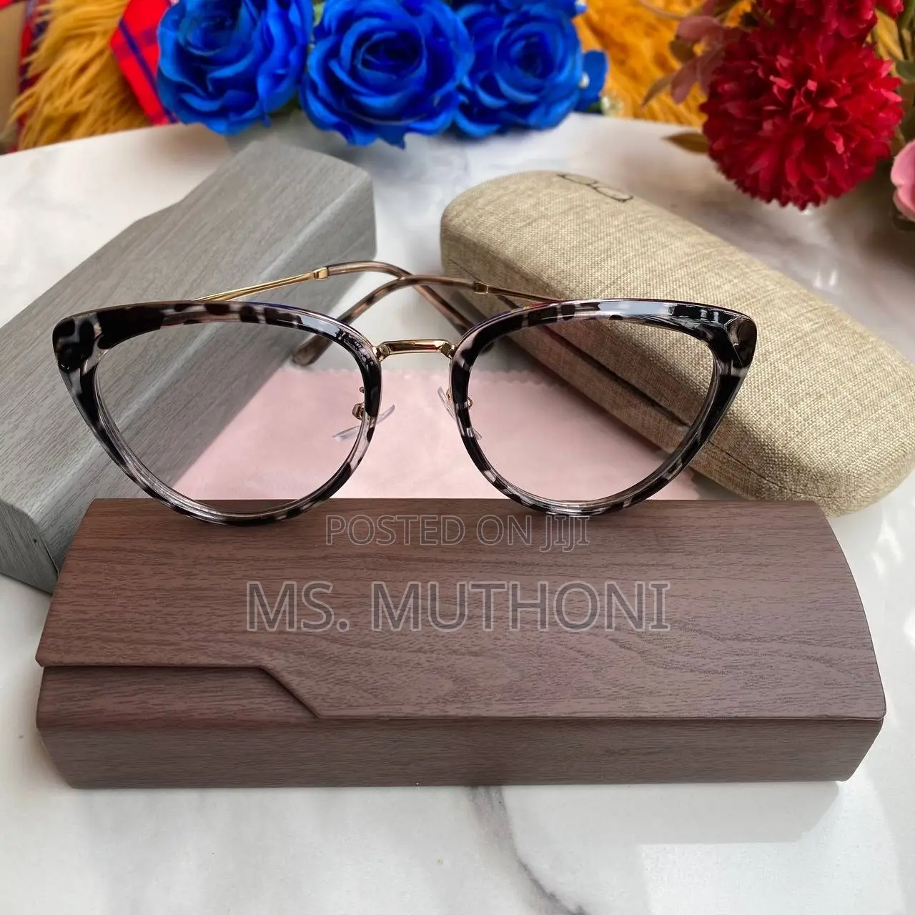 Elegant Cat-Eye Photochromic Framed Sunglasses