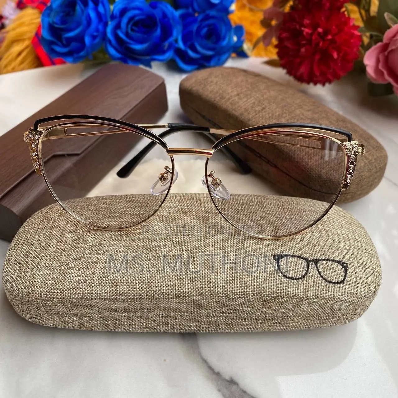 Elegant Cat-Eye Photochromic Framed Sunglasses