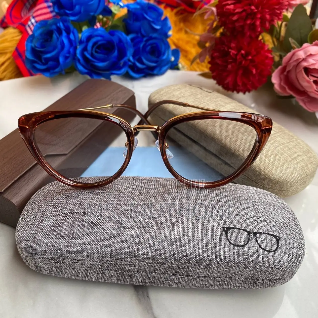 Elegant Cat-Eye Photochromic Framed Sunglasses