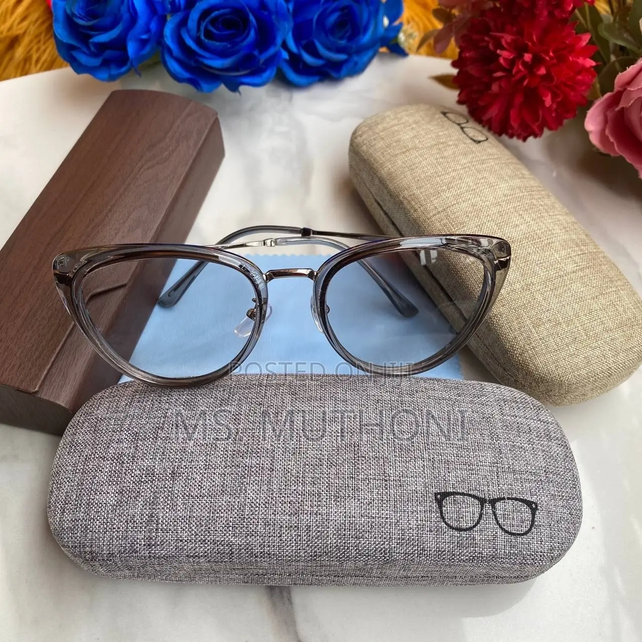 Elegant Cat-Eye Photochromic Framed Sunglasses