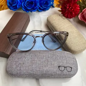Elegant Cat-Eye Photochromic Framed Sunglasses