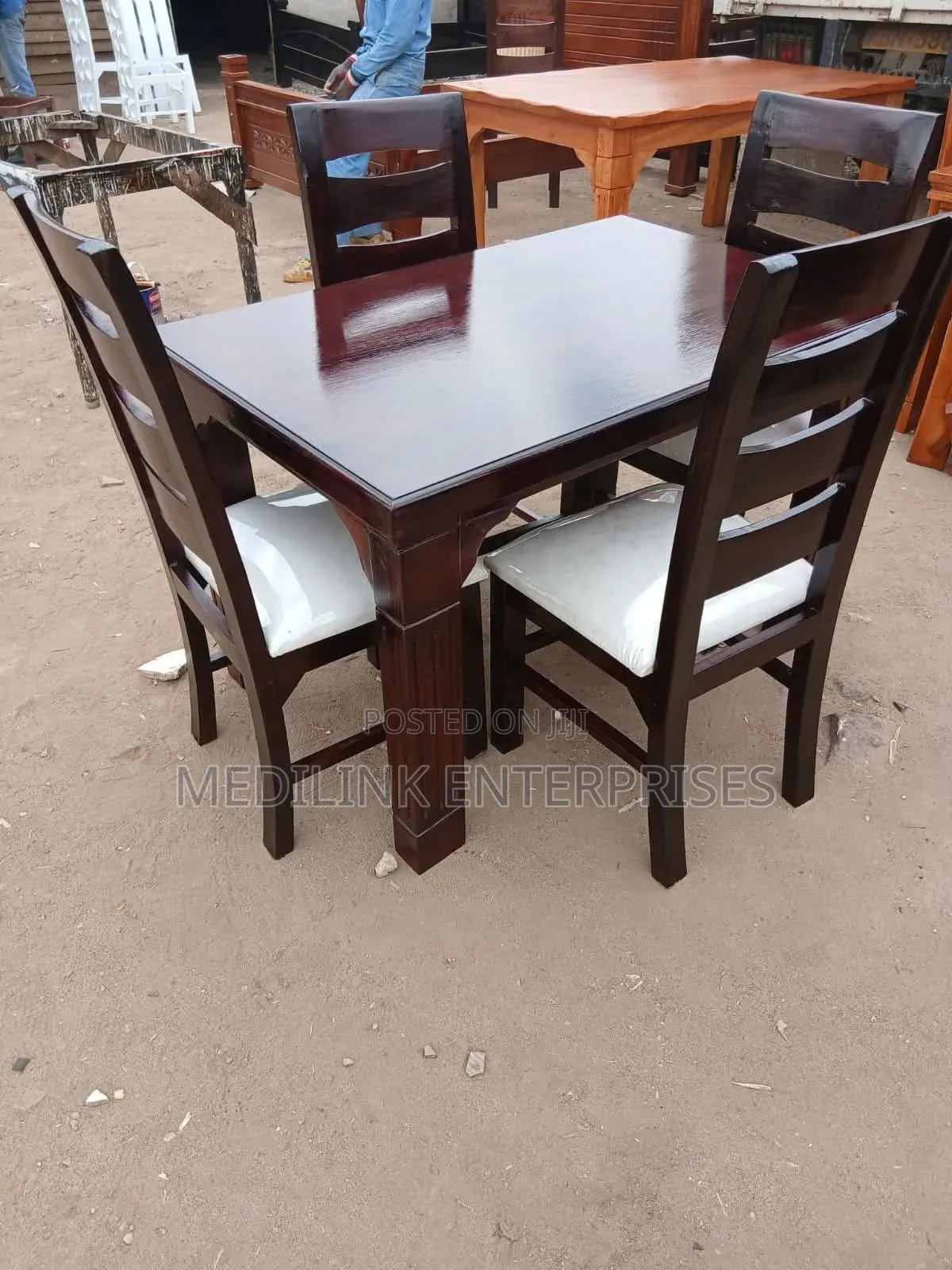 Customized 4 Seater Dinning Table Set