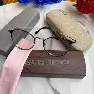 Unisex Cat-Eye Photochromic Sunnies