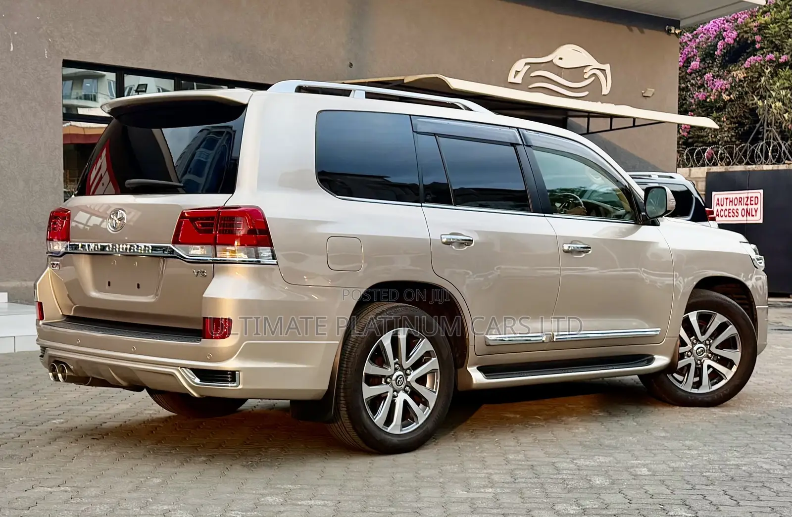 Toyota Land Cruiser 4.6 V8 ZX 2019 Gold
