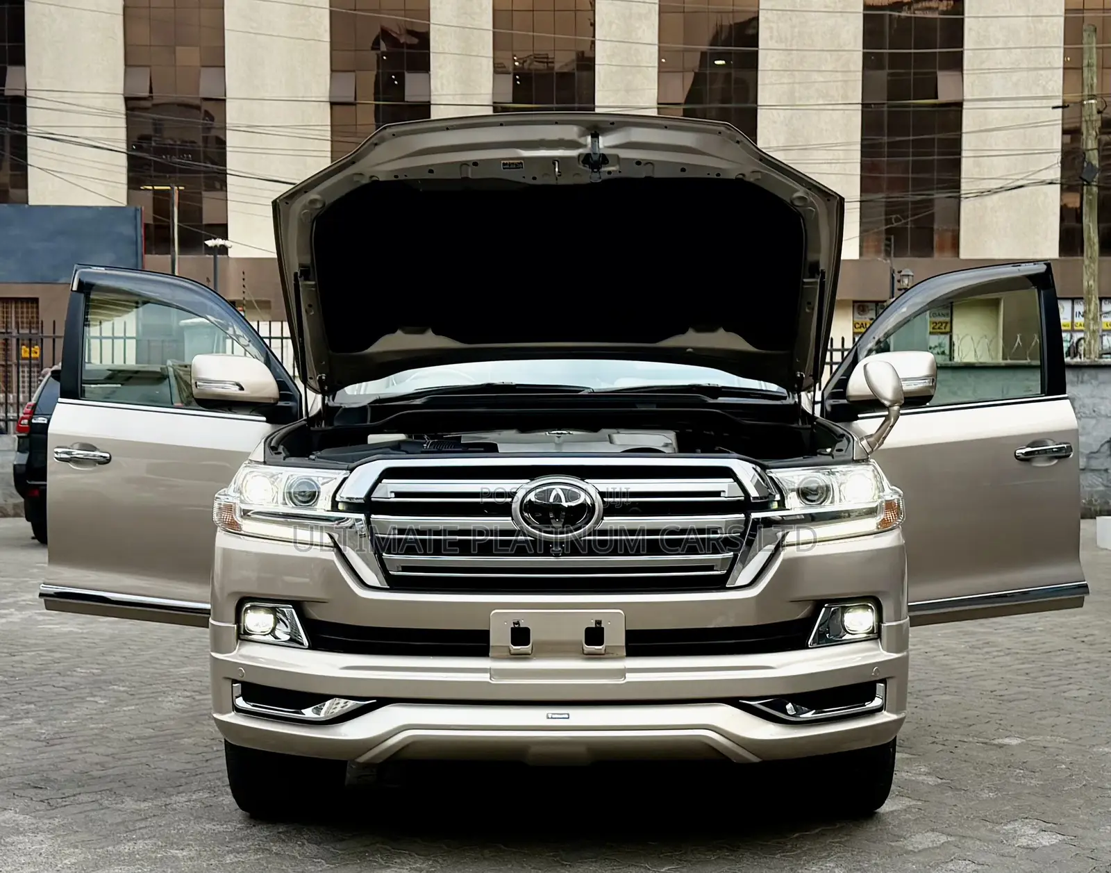 Toyota Land Cruiser 4.6 V8 ZX 2019 Gold