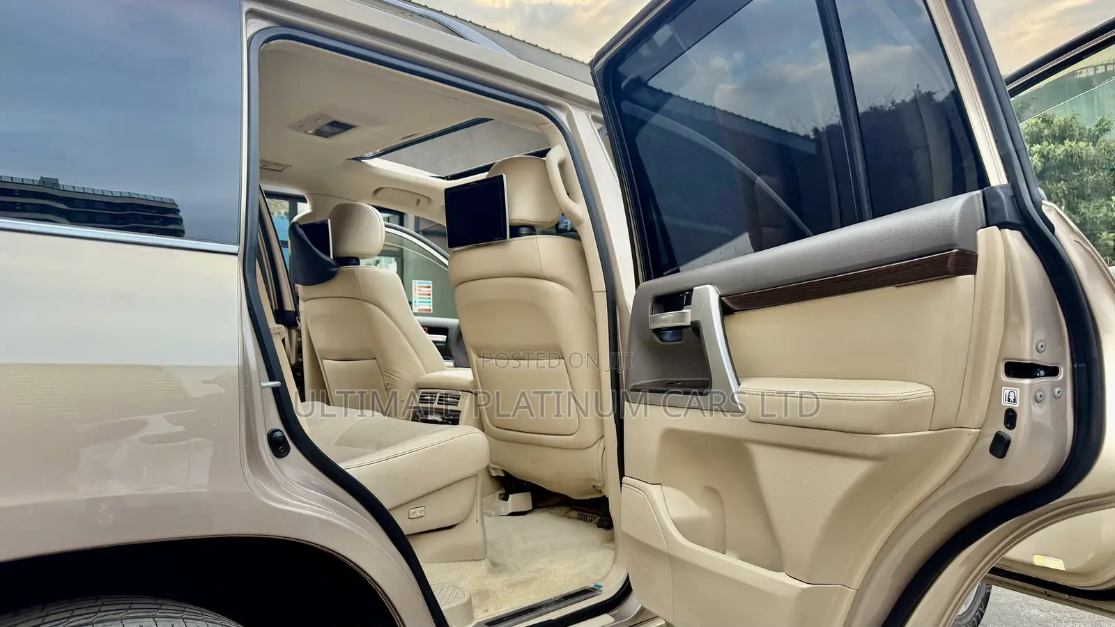 Toyota Land Cruiser 4.6 V8 ZX 2019 Gold