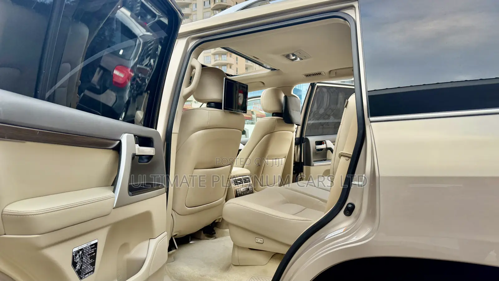 Toyota Land Cruiser 4.6 V8 ZX 2019 Gold