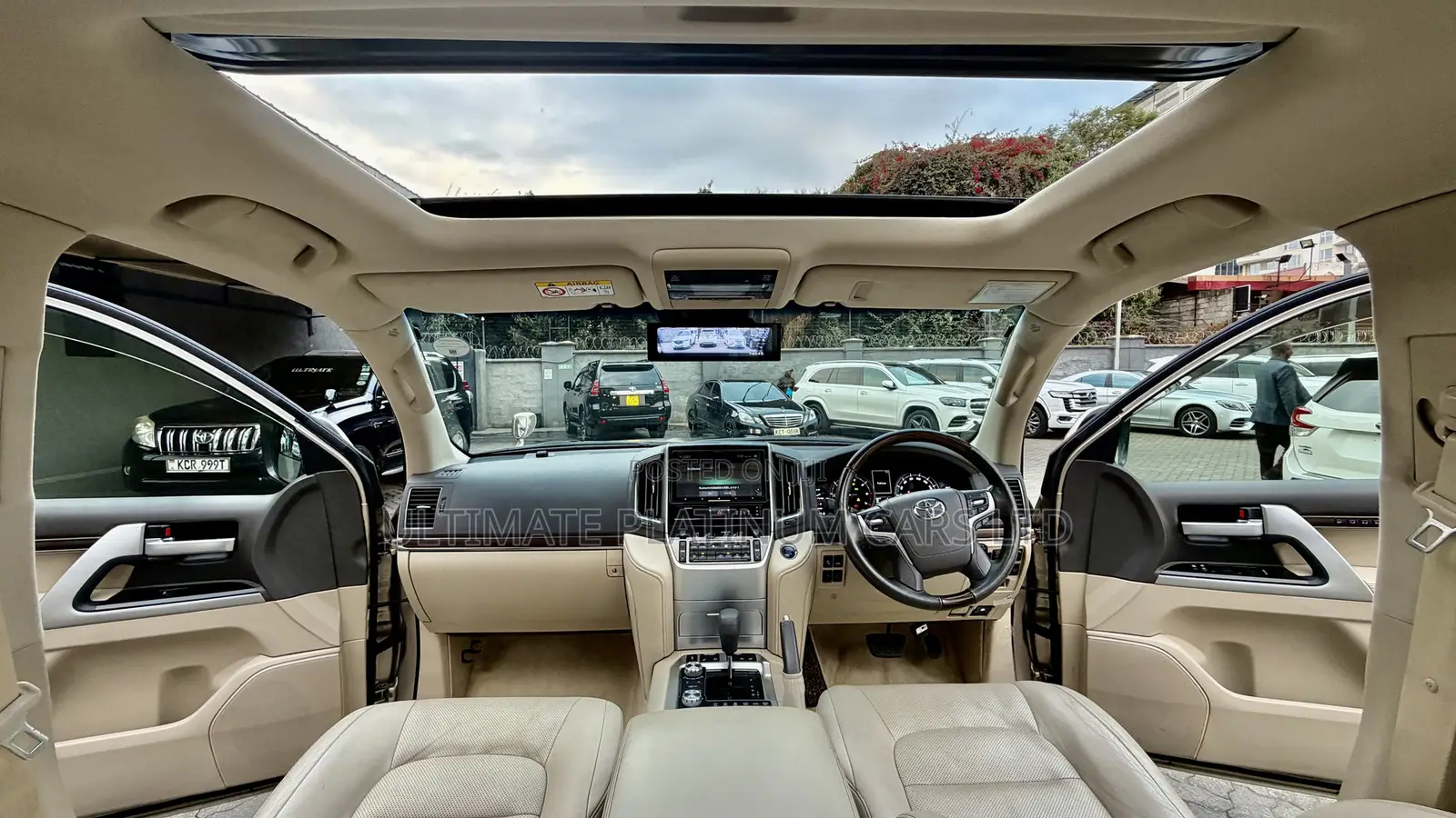 Toyota Land Cruiser 4.6 V8 ZX 2019 Gold