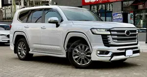 Toyota Land Cruiser LC300 2023 Pearl