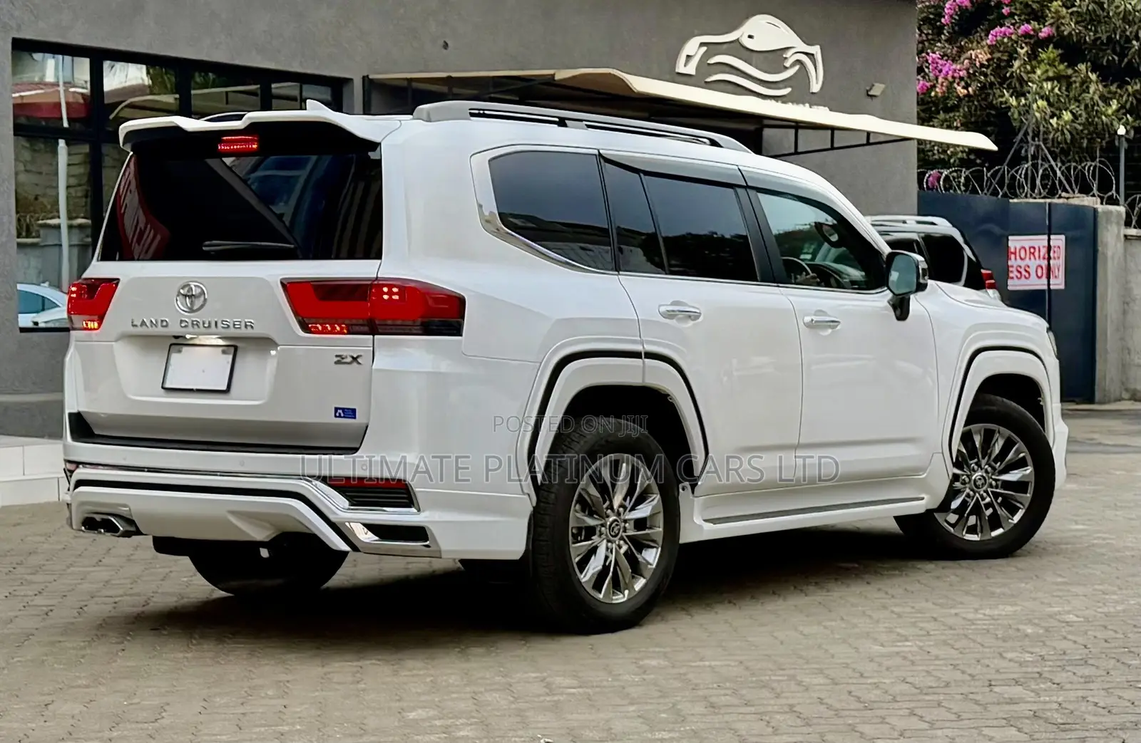 Toyota Land Cruiser LC300 2023 Pearl