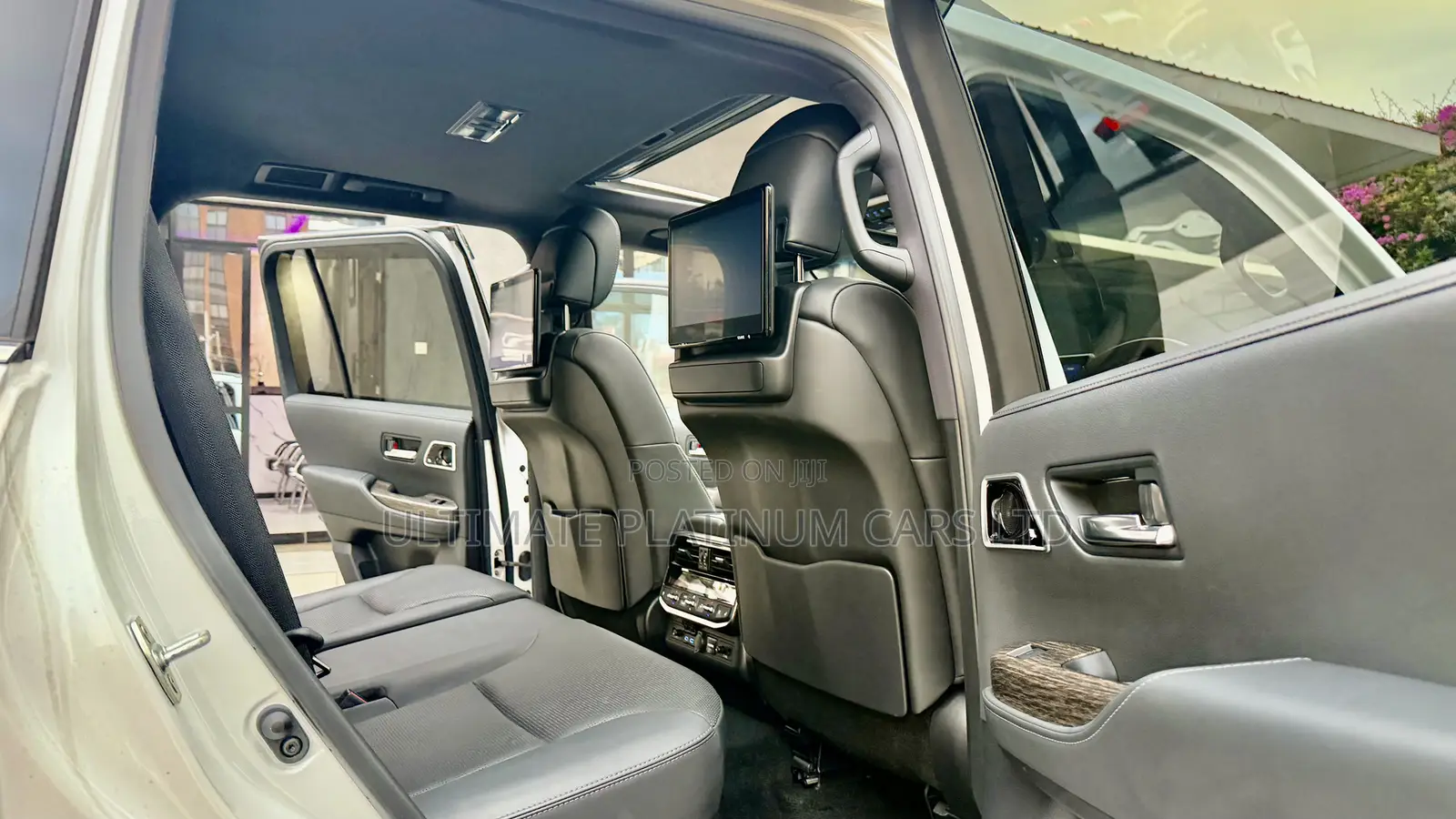 Toyota Land Cruiser LC300 2023 Pearl