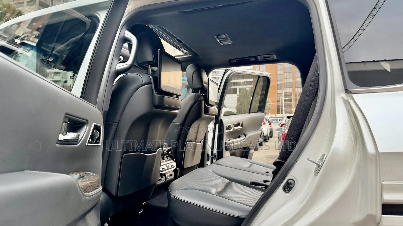 Toyota Land Cruiser LC300 2023 Pearl