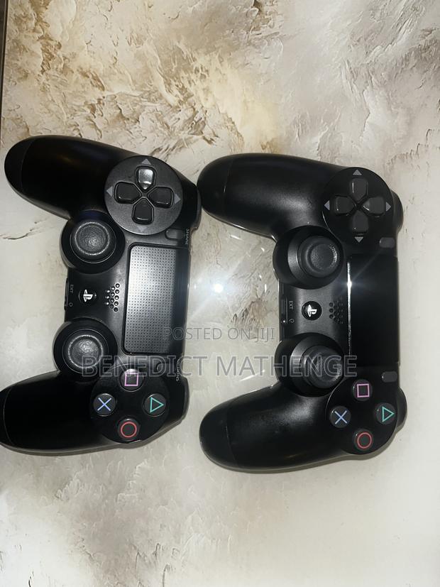 PS4 Pro 1TB + 2 Original Controllers - thumbnail 7