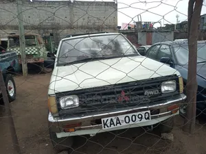 Mitsubishi L200 2005 Off white