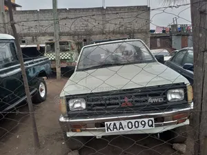 Mitsubishi L200 2005 Off white