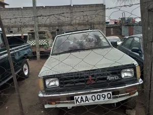 Mitsubishi L200 2005 Off white