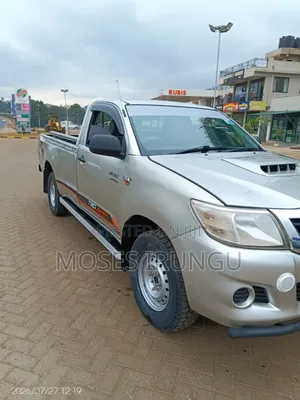 Toyota Hilux 2012 Silver