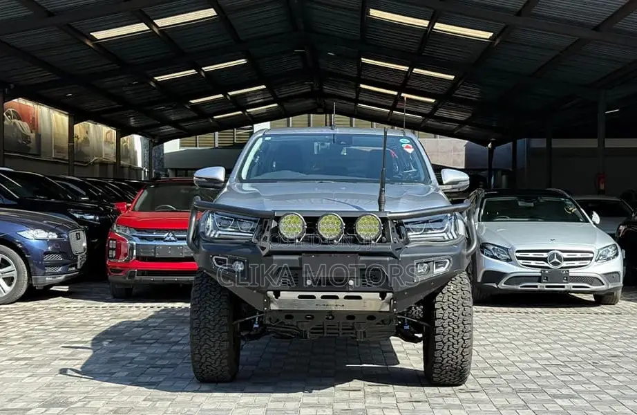Toyota Hilux SR 4x4 2019 Silver