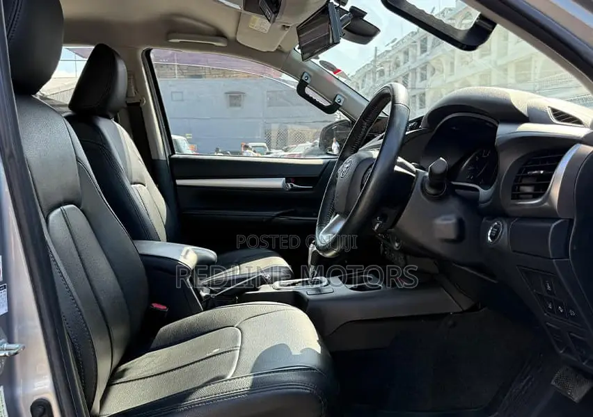 Toyota Hilux SR 4x4 2019 Silver