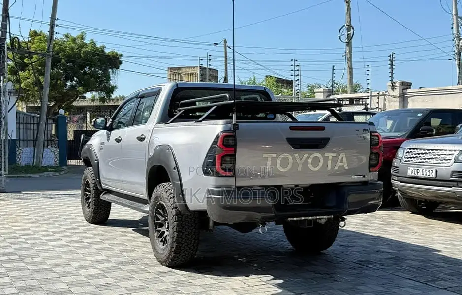Toyota Hilux SR 4x4 2019 Silver