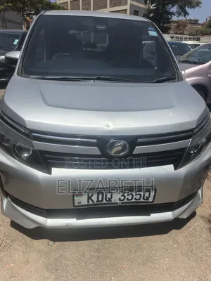 Toyota Voxy 2016 Silver