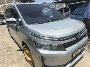 Toyota Voxy 2016 Silver
