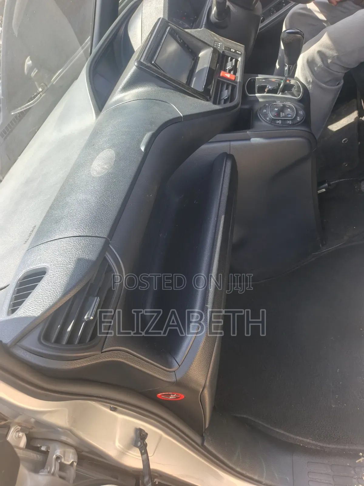 Toyota Voxy 2016 Silver