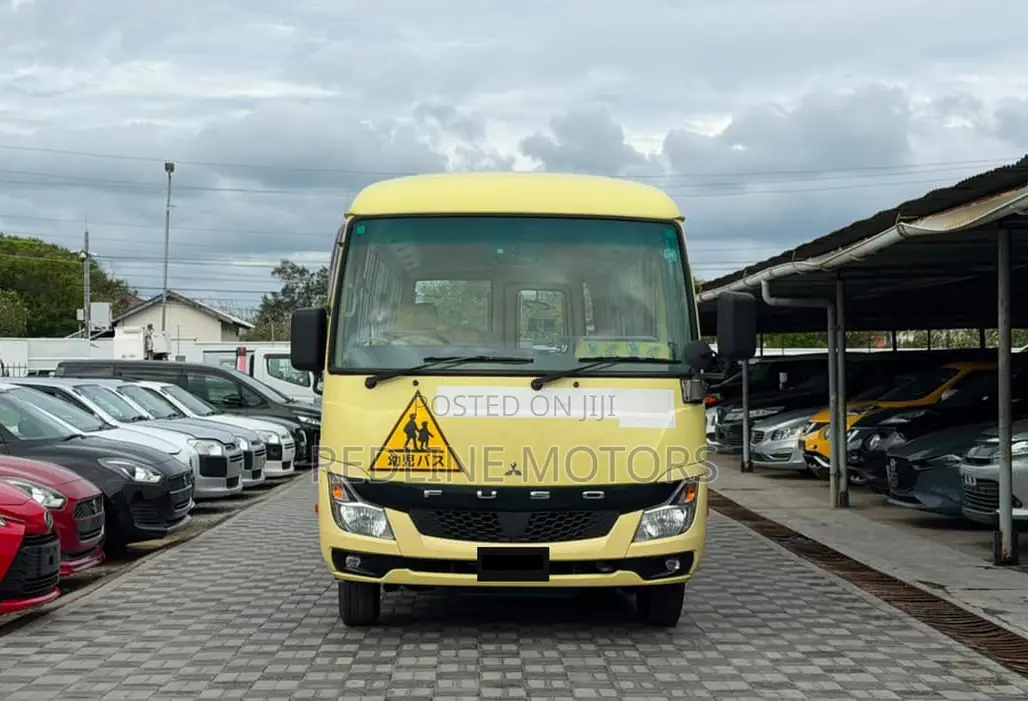 Mitsubishi Fuso Rosa 2019 Yellow