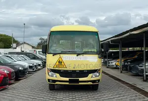 Mitsubishi Fuso Rosa 2019 Yellow