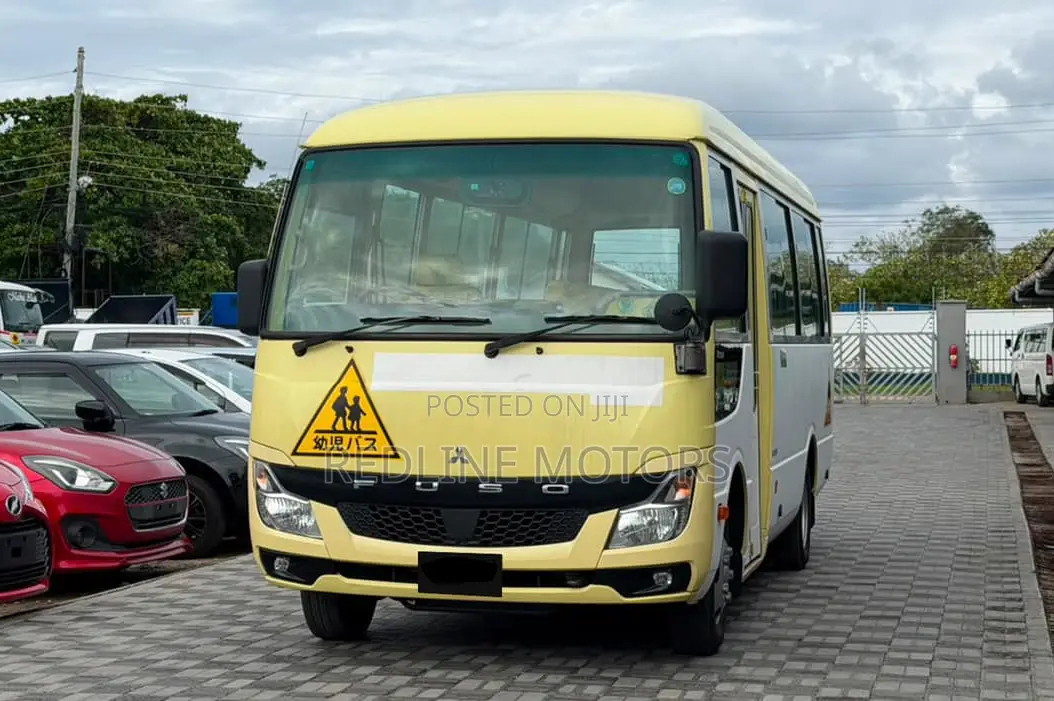 Mitsubishi Fuso Rosa 2019 Yellow