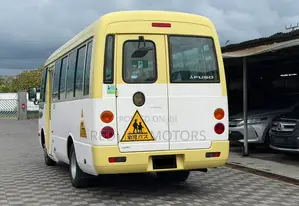 Mitsubishi Fuso Rosa 2019 Yellow