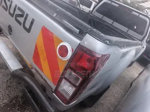 Isuzu D-MAX 2014 Silver