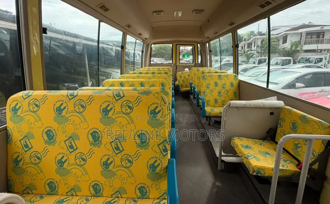 Mitsubishi Fuso Rosa 2019 Yellow