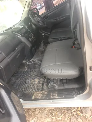 Isuzu D-MAX 2014 Silver