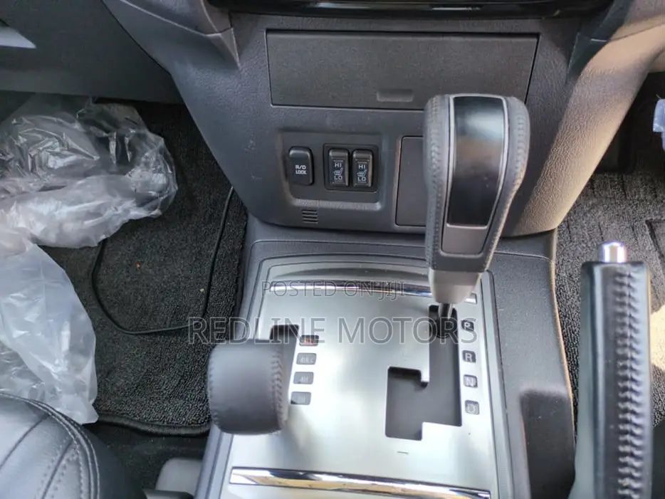 Mitsubishi Pajero V80 3.2 DI-D 2019 Black